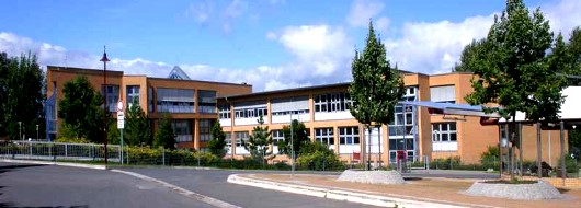 Schulgebäude Hauptansicht
