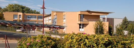 Schulgebäude von Süden